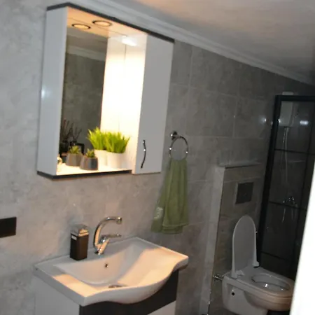 Lejlighed Fethiyede Evinizdeki Rahatligin Adresi 4 1 Salon 8 Yatak 2 Banyo Ihtiyaciniz Olan Tuem Esyalar Vardir Fethiye