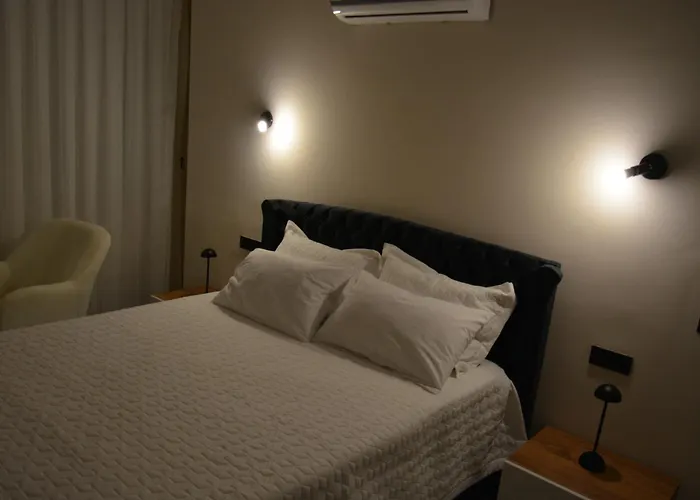 Fethiyede Evinizdeki Rahatligin Adresi 4 1 Salon 8 Yatak 2 Banyo Ihtiyaciniz Olan Tuem Esyalar Vardir * Fethiye