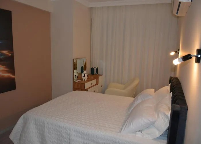 Fethiyede Evinizdeki Rahatligin Adresi 4 1 Salon 8 Yatak 2 Banyo Ihtiyaciniz Olan Tuem Esyalar Vardir * Fethiye