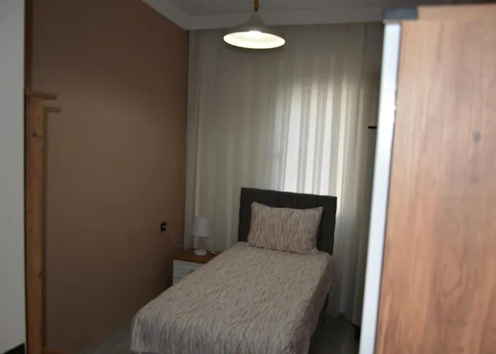 Fethiyede Evinizdeki Rahatligin Adresi 4 1 Salon 8 Yatak 2 Banyo Ihtiyaciniz Olan Tuem Esyalar Vardir Apartment Fethiye