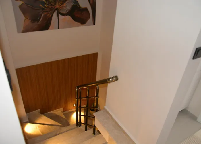 Fethiyede Evinizdeki Rahatligin Adresi 4 1 Salon 8 Yatak 2 Banyo Ihtiyaciniz Olan Tuem Esyalar Vardir Apartment Fethiye