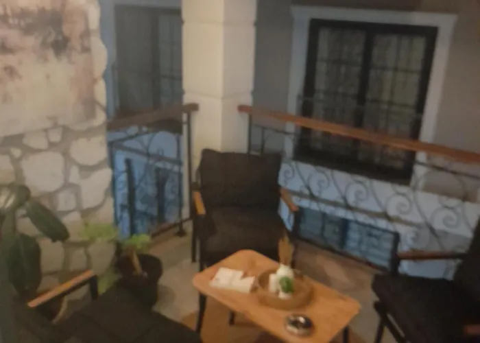 Fethiyede Evinizdeki Rahatligin Adresi 4 1 Salon 8 Yatak 2 Banyo Ihtiyaciniz Olan Tuem Esyalar Vardir Fethiye