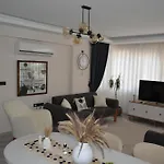 Fethiyede Evinizdeki Rahatligin Adresi 4 1 Salon 8 Yatak 2 Banyo Ihtiyaciniz Olan Tuem Esyalar Vardir Διαμέρισμα